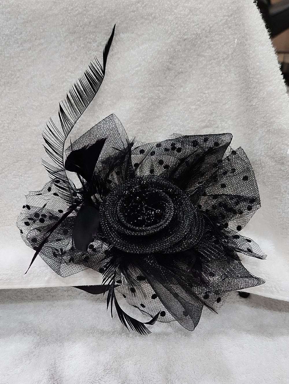 BLACK FASCINATOR HAIR CLIP